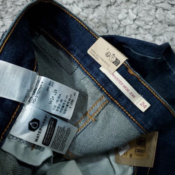 Levi's High Waisted Mom Jeans Tapered Stretch Size 24 x 29 Dark Wash Blue - Picture 6 of 11